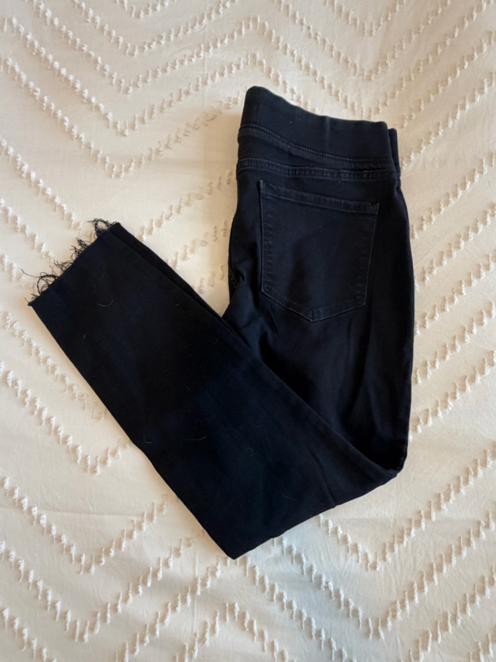 Old Navy Black Women's Skinny Jeggings with Raw Hem
